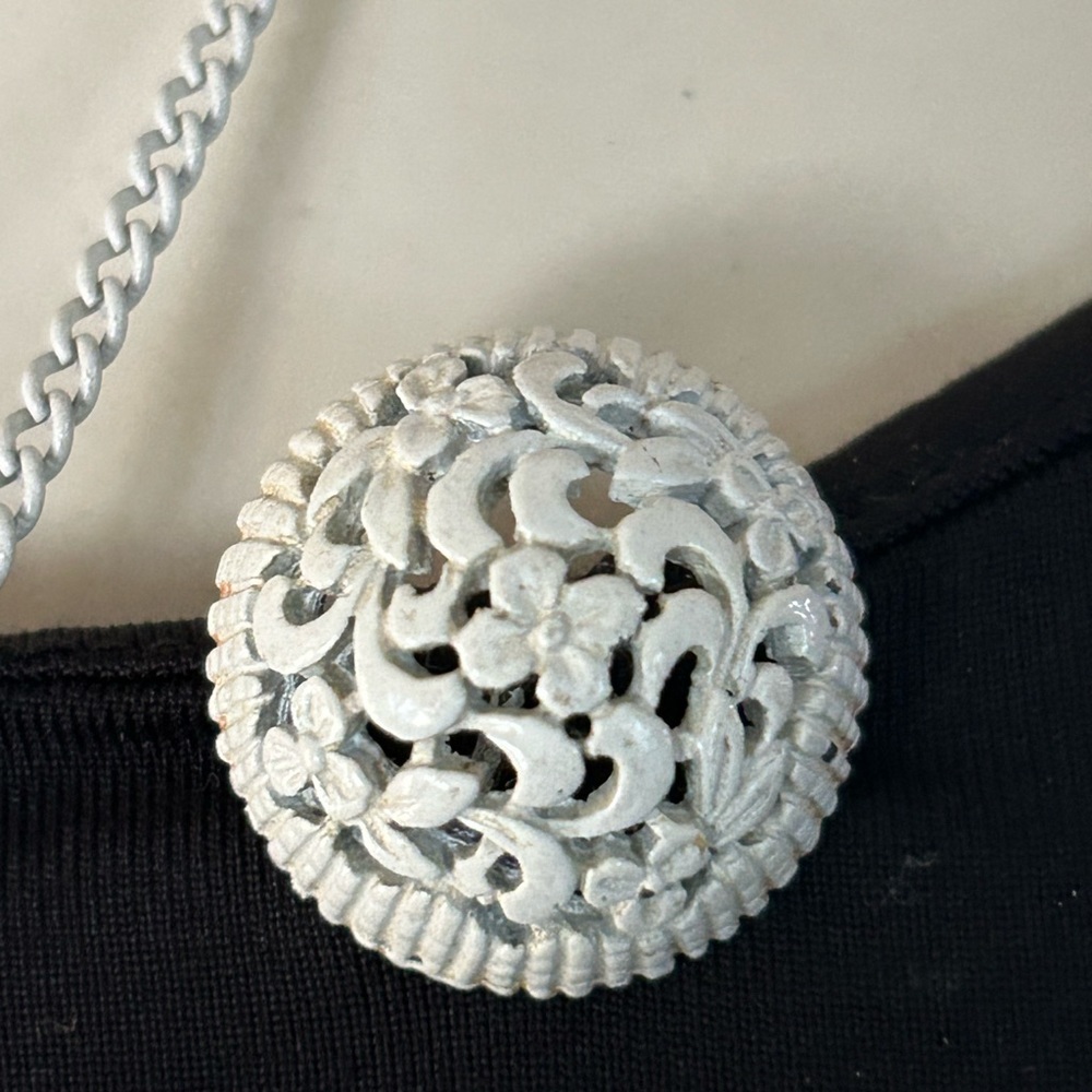 Vintage White Enamel Chain Pendant Necklace & Earrings - Picture 8 of 8